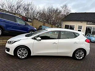 Used 2016 Kia Ceed 2 White - Interior and Exterior details 6