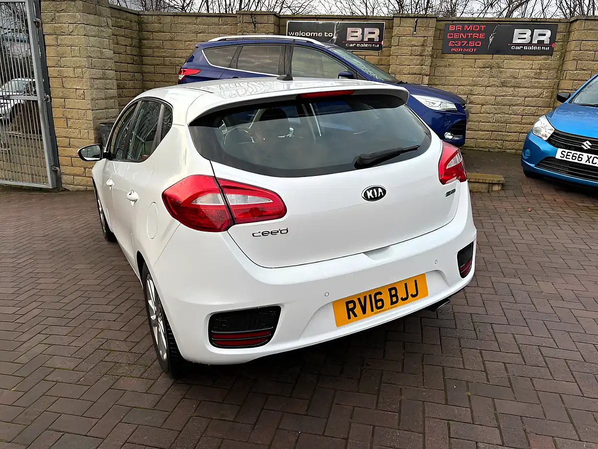 Used 2016 Kia Ceed 2 White - Interior and Exterior details 8