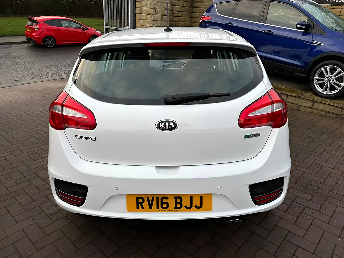 Used 2016 Kia Ceed 2 White - Interior and Exterior details 9