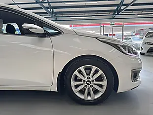 Used 2016 Kia Ceed 2 White - Interior and Exterior details 11