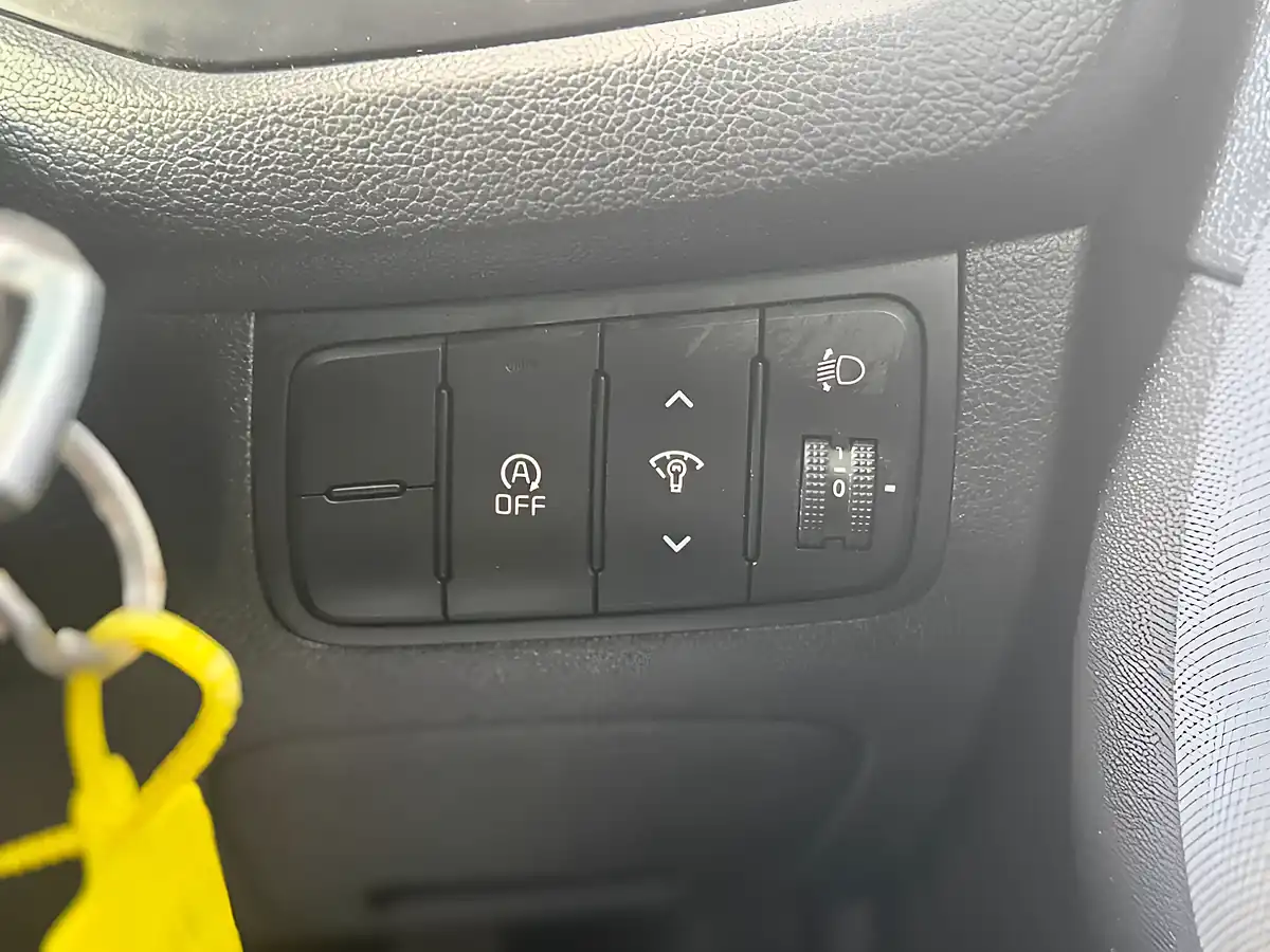 Used 2016 Kia Ceed 2 White - Interior and Exterior details 15