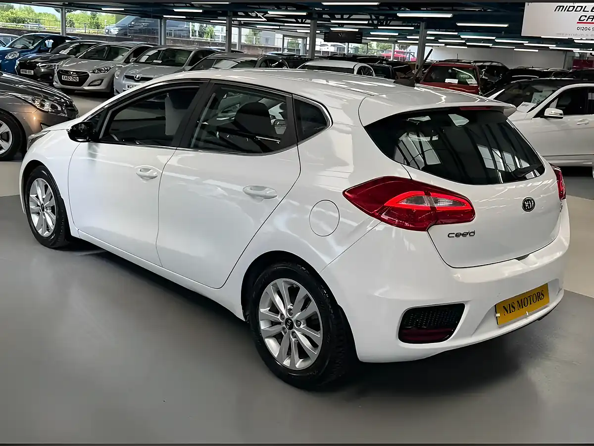 Used 2016 Kia Ceed 2 White - Interior and Exterior details 20