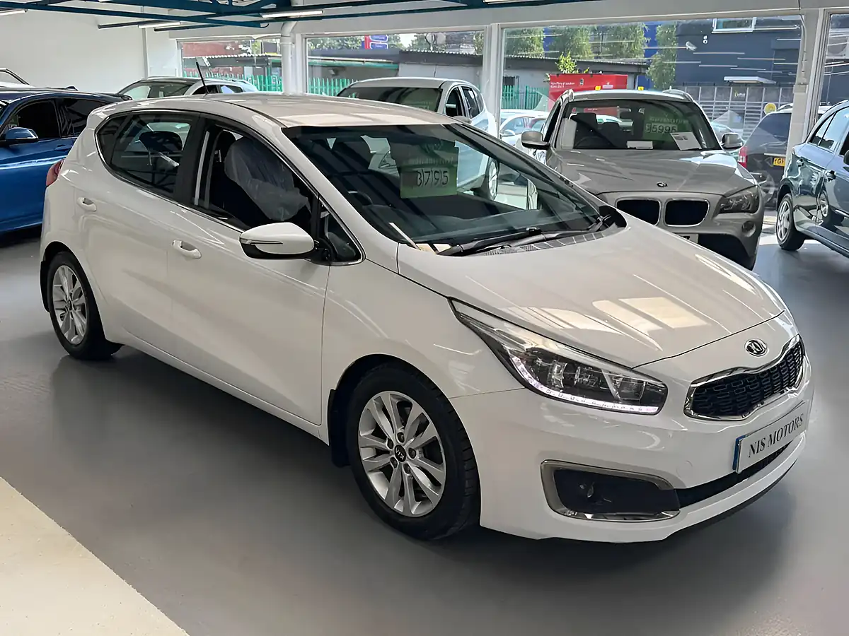 Used 2016 Kia Ceed 2 White - Interior and Exterior details 4