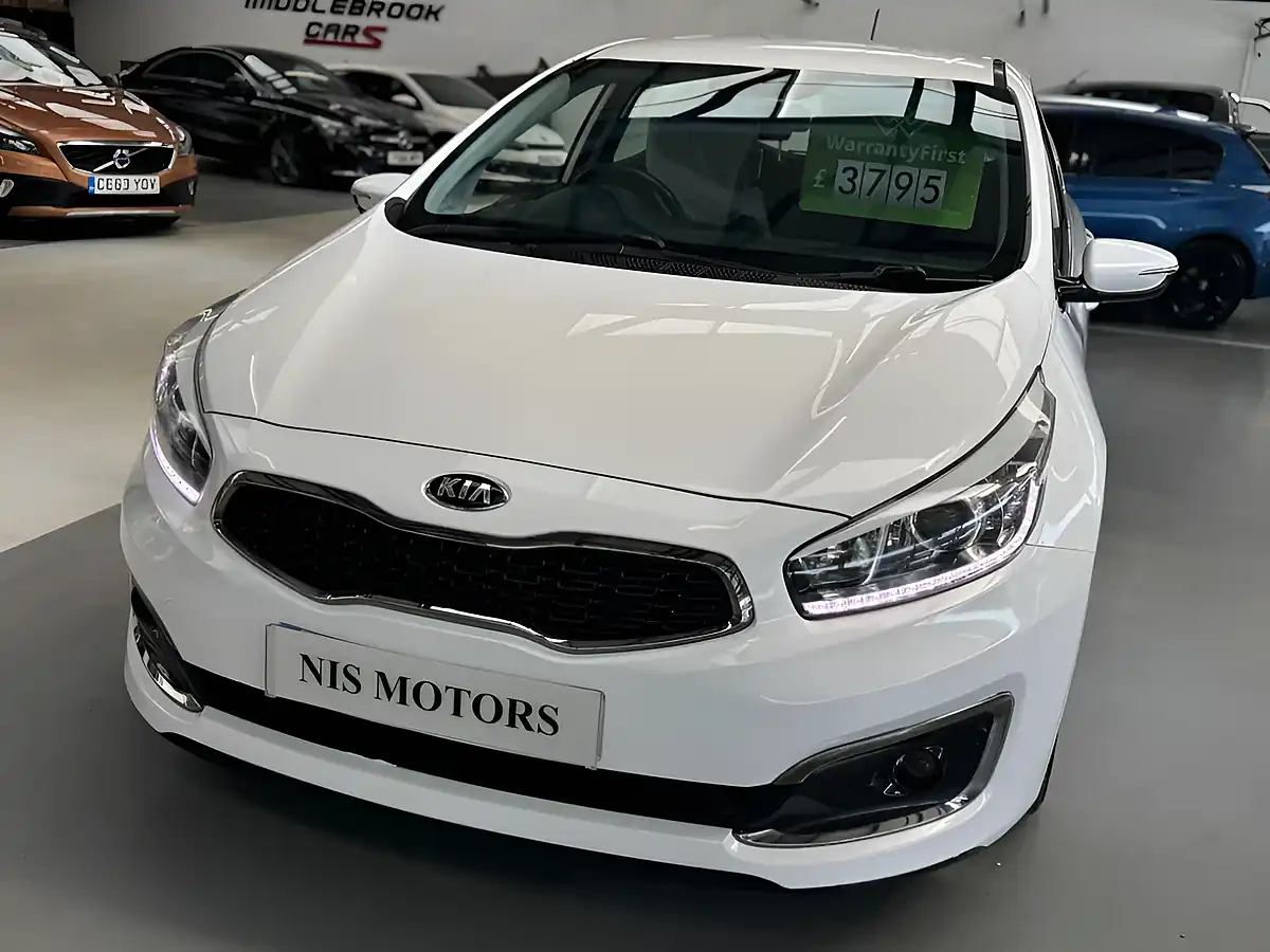 Used 2016 Kia Ceed 2 White - Interior and Exterior details 7