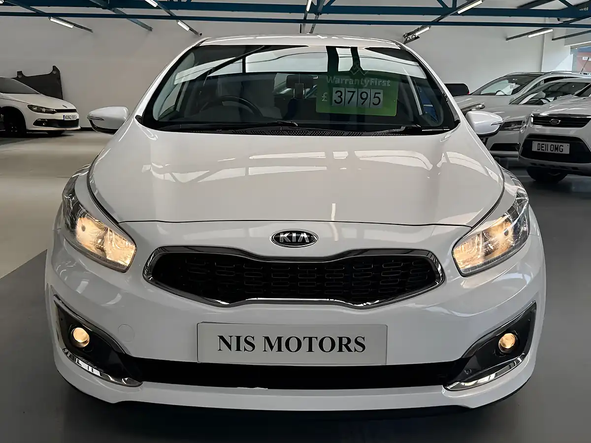 Used 2016 Kia Ceed 2 White - Interior and Exterior details 8