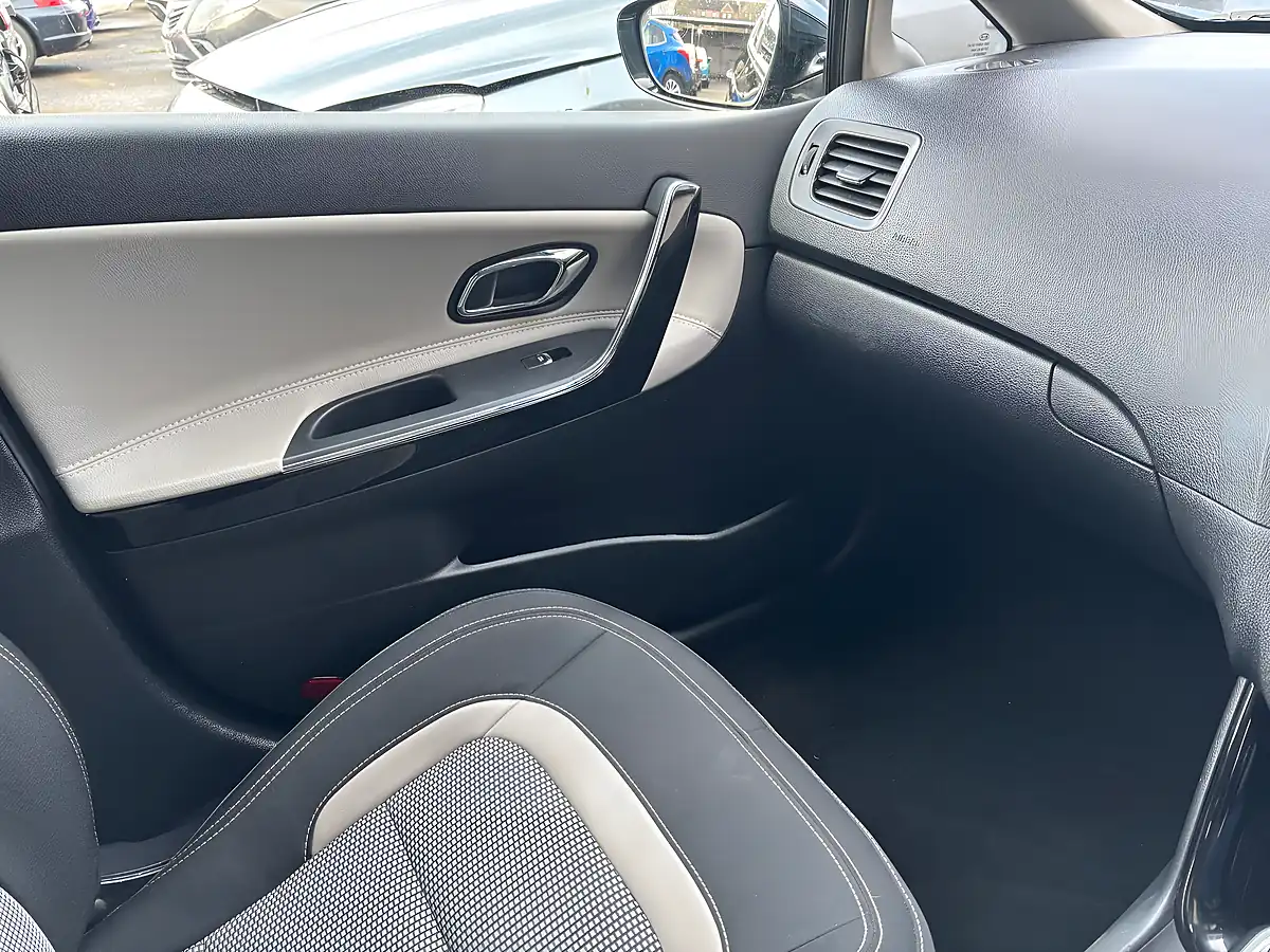 Used 2016 Kia Ceed 3 Black - Interior and Exterior details 13