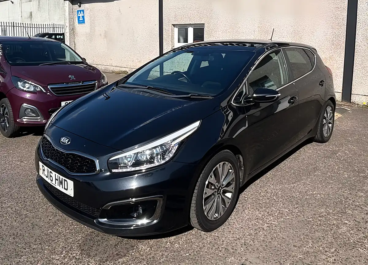 Used 2016 Kia Ceed 3 Black - Interior and Exterior details 2