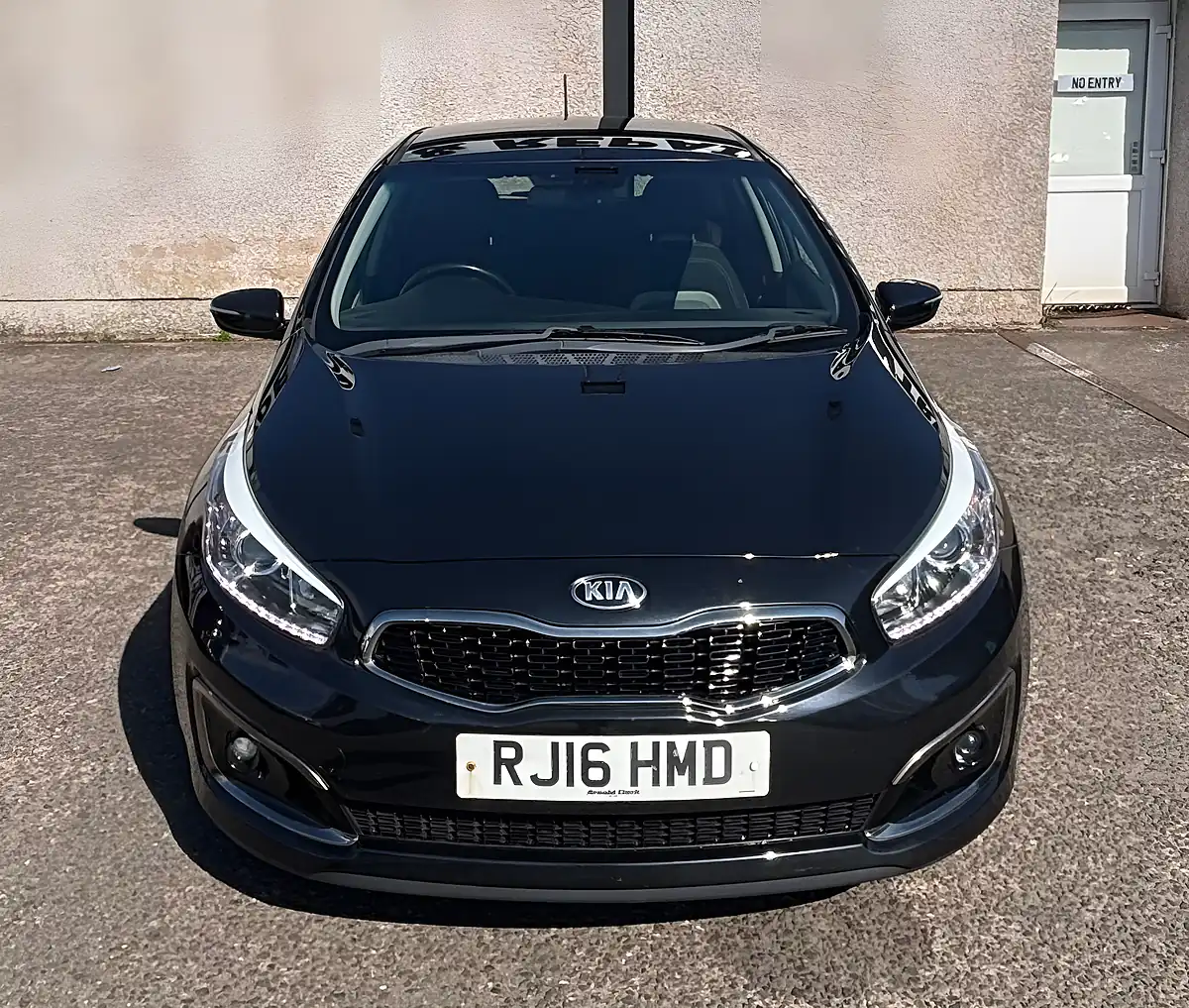 Used 2016 Kia Ceed 3 Black - Interior and Exterior details 4