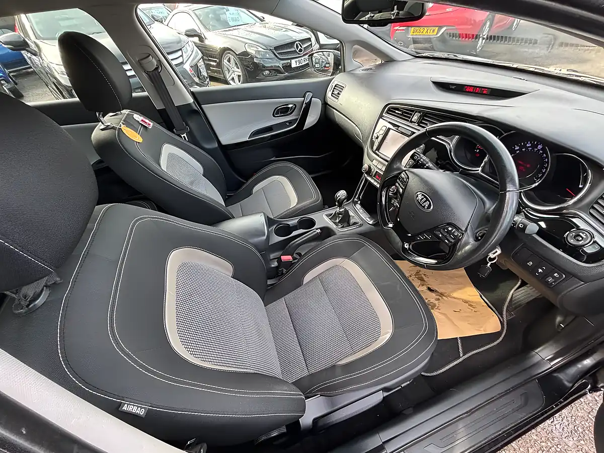 Used 2016 Kia Ceed 3 Black - Interior and Exterior details 7