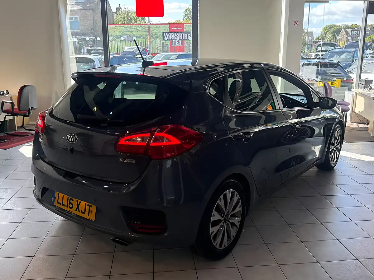 Used 2016 Kia Ceed 3 Blue - Interior and Exterior details 11