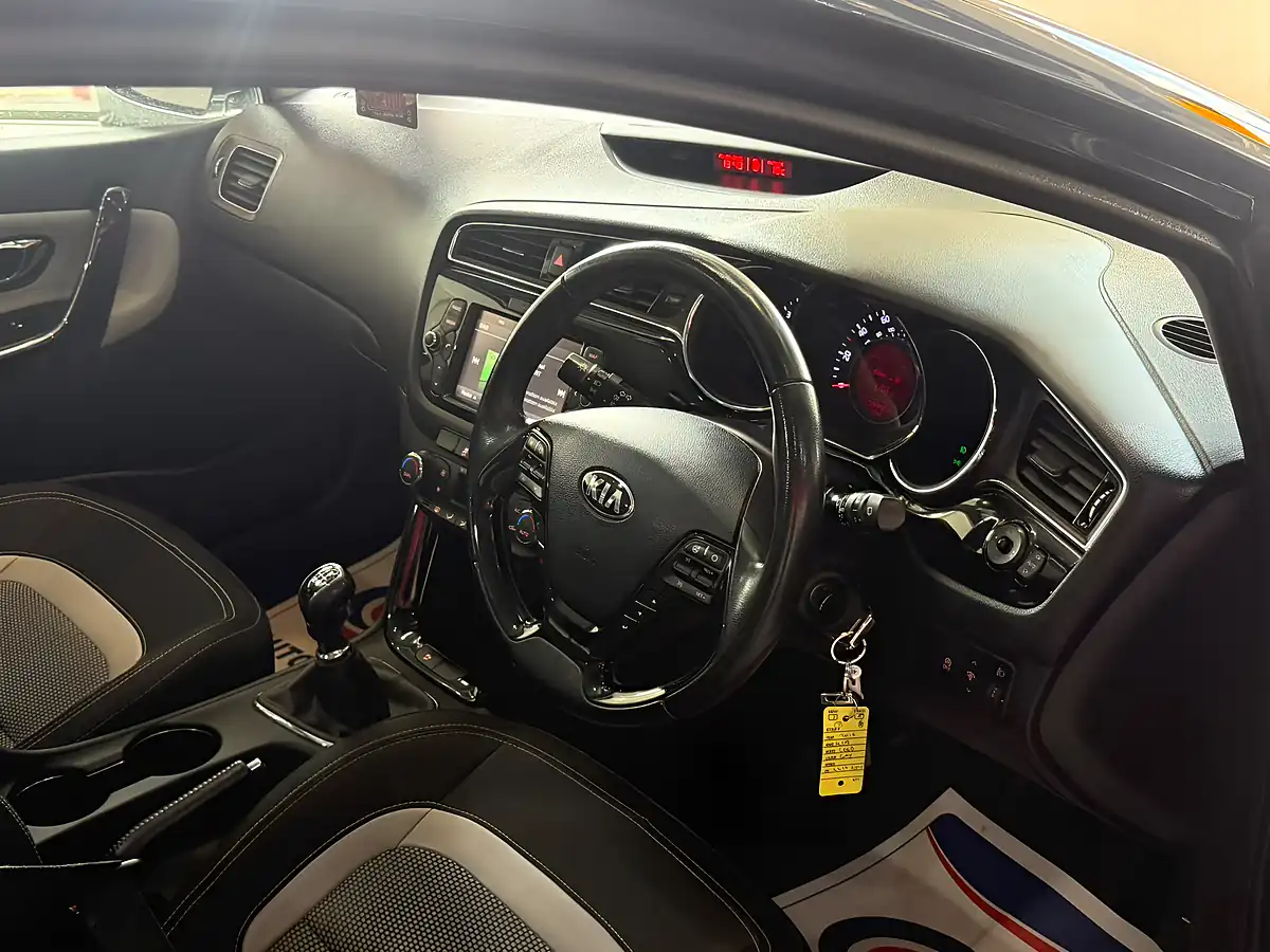 Used 2016 Kia Ceed 3 Blue - Interior and Exterior details 15