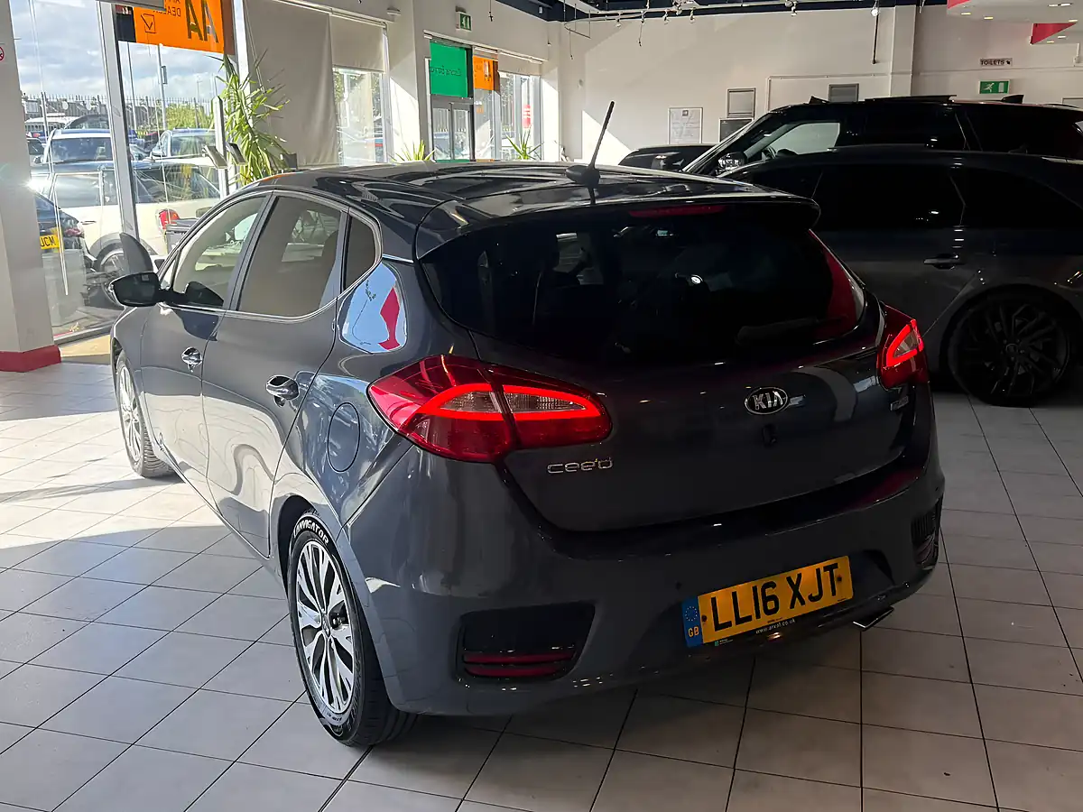 Used 2016 Kia Ceed 3 Blue - Interior and Exterior details 6