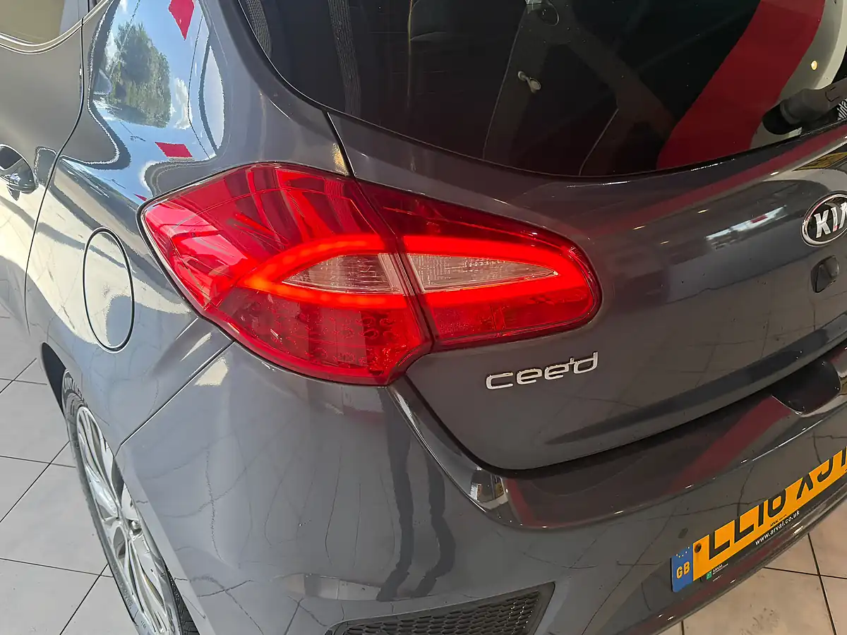 Used 2016 Kia Ceed 3 Blue - Interior and Exterior details 7