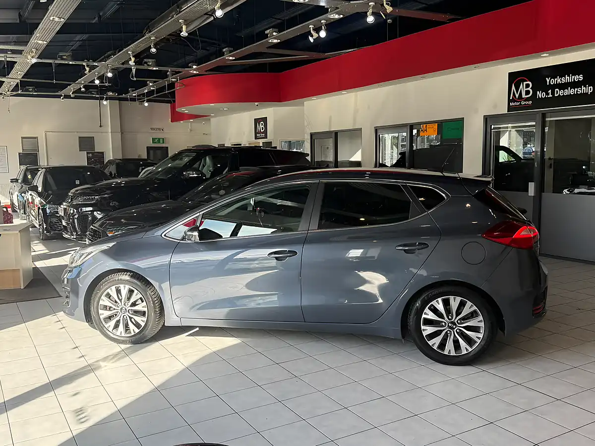 Used 2016 Kia Ceed 3 Blue - Interior and Exterior details 9