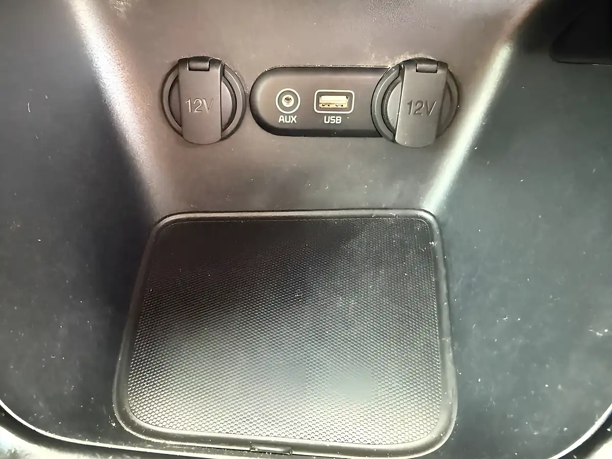 Used 2016 Kia Ceed 3 Silver - Interior and Exterior details 14
