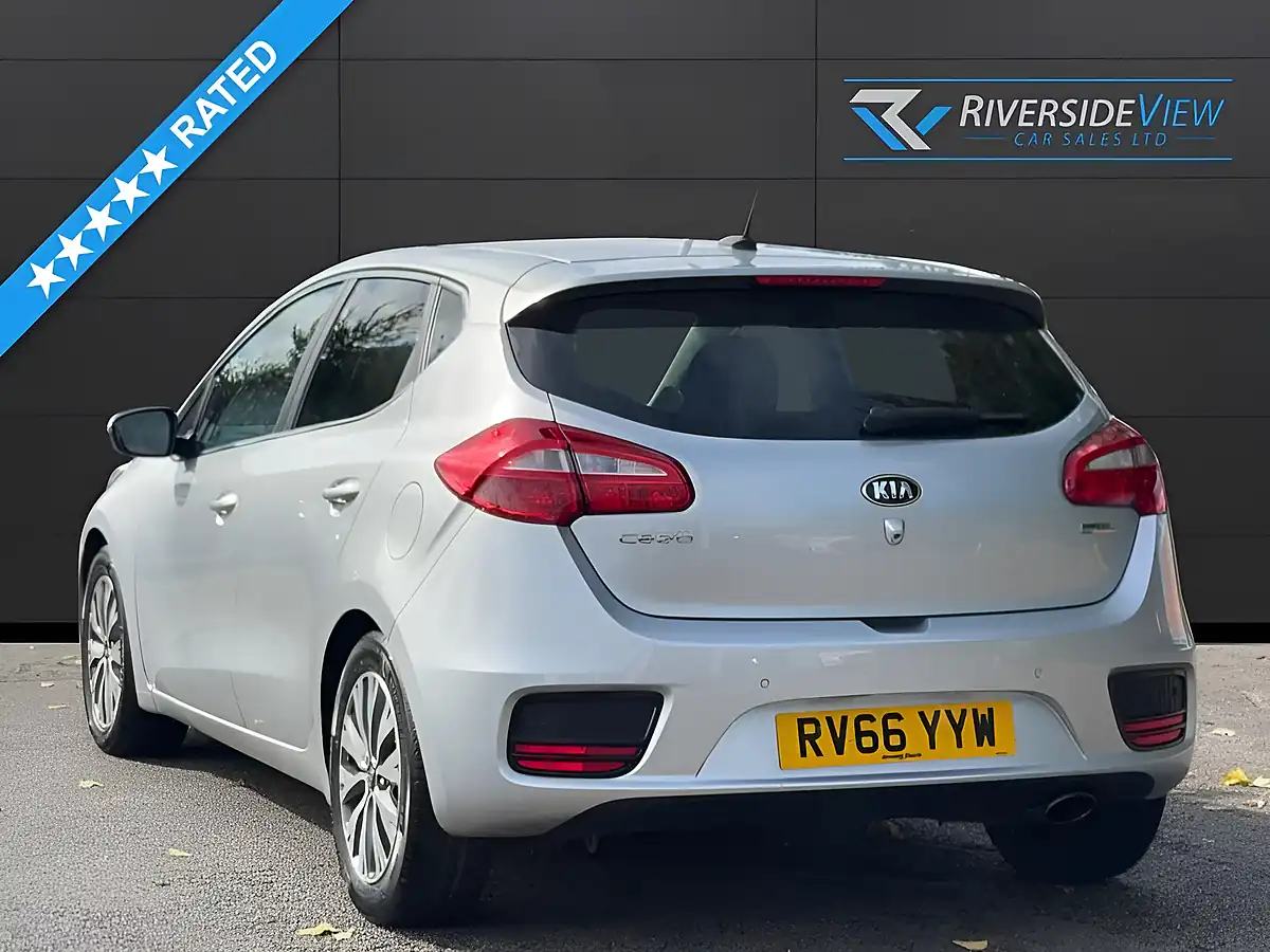 Used 2016 Kia Ceed 3 Silver - Interior and Exterior details 4