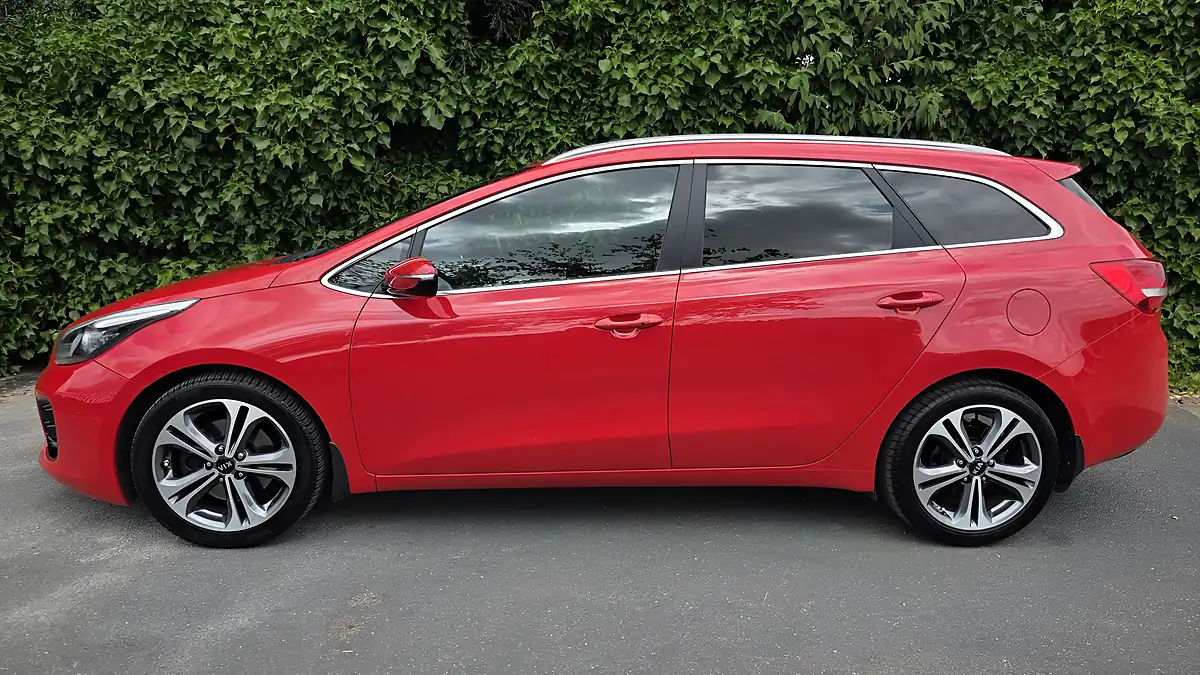 Used 2016 Kia Ceed GT-Line Puerto Red - Interior and Exterior details 2