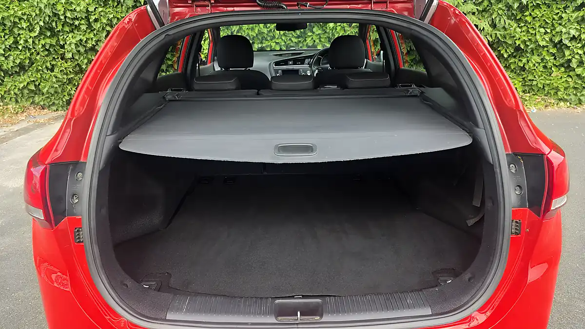 Used 2016 Kia Ceed GT-Line Puerto Red - Interior and Exterior details 20