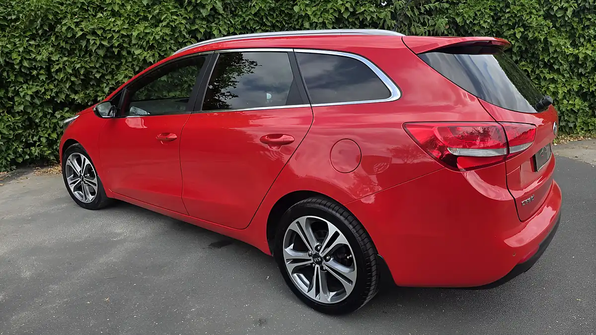 Used 2016 Kia Ceed GT-Line Puerto Red - Interior and Exterior details 3