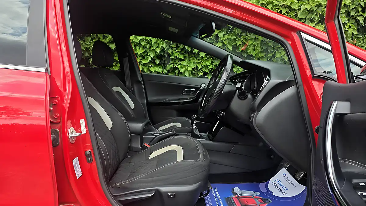 Used 2016 Kia Ceed GT-Line Puerto Red - Interior and Exterior details 9