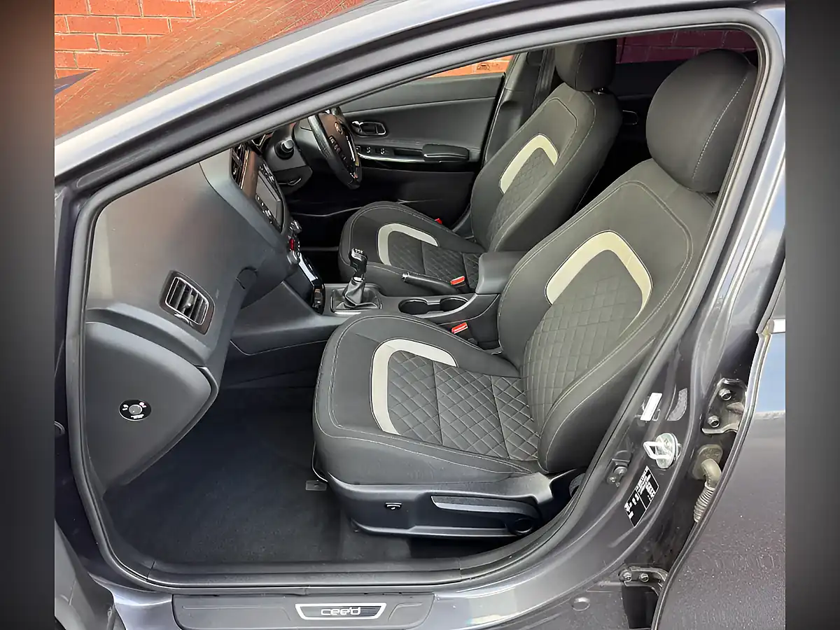 Used 2016 Kia Ceed GT-Line Silver - Interior and Exterior details 17