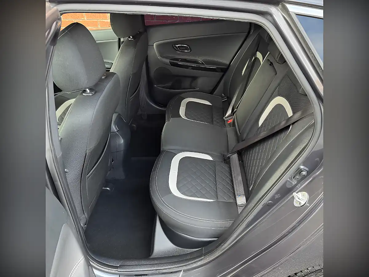 Used 2016 Kia Ceed GT-Line Silver - Interior and Exterior details 18