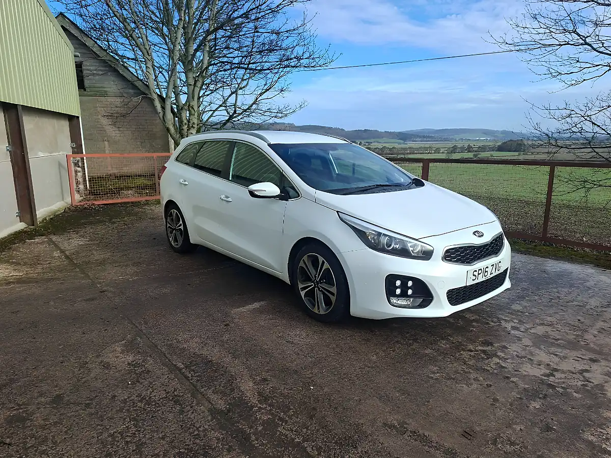 Used 2016 Kia Ceed GT-Line Sportswagon White - Front View