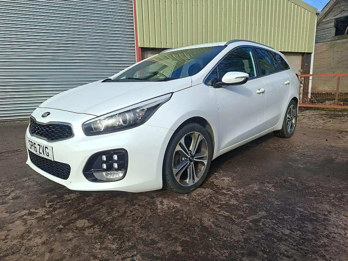Used 2016 Kia Ceed GT-Line Sportswagon White - Interior and Exterior details 9