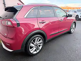 Used 2016 Kia Niro 3 Red - Interior and Exterior details 10