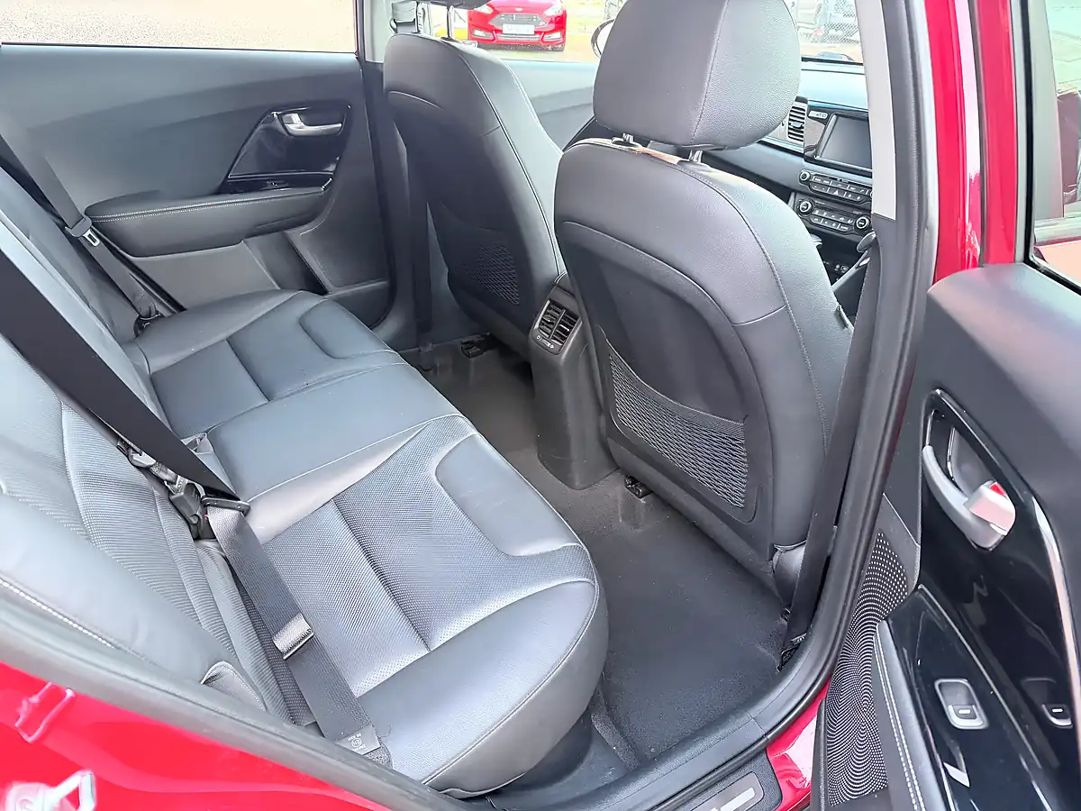 Used 2016 Kia Niro 3 Red - Interior and Exterior details 14