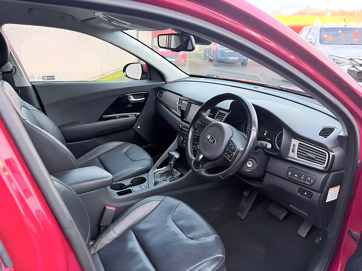 Used 2016 Kia Niro 3 Red - Interior and Exterior details 16