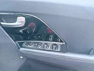 Used 2016 Kia Niro 3 Red - Interior and Exterior details 17