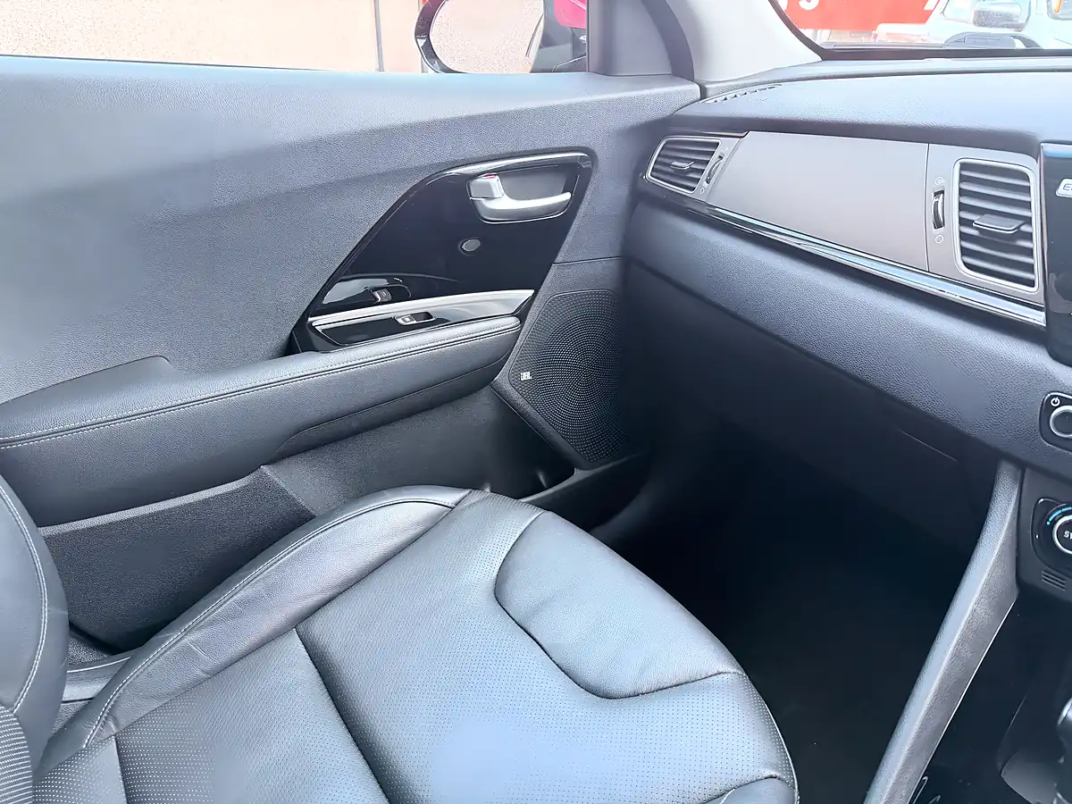 Used 2016 Kia Niro 3 Red - Interior and Exterior details 19