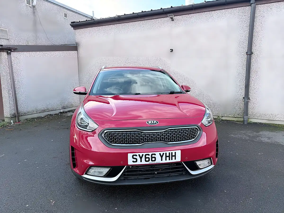Used 2016 Kia Niro 3 Red - Interior and Exterior details 3