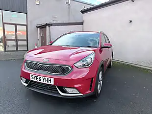 Used 2016 Kia Niro 3 Red - Interior and Exterior details 4