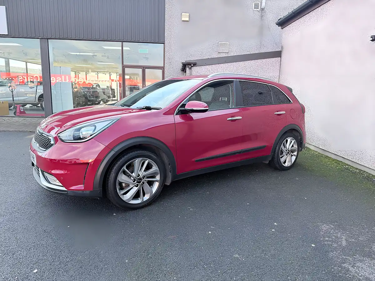Used 2016 Kia Niro 3 Red - Interior and Exterior details 5