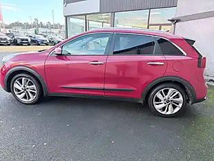 Used 2016 Kia Niro 3 Red - Interior and Exterior details 8