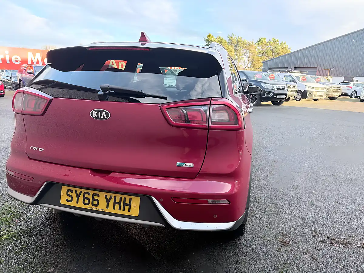 Used 2016 Kia Niro 3 Red - Interior and Exterior details 9