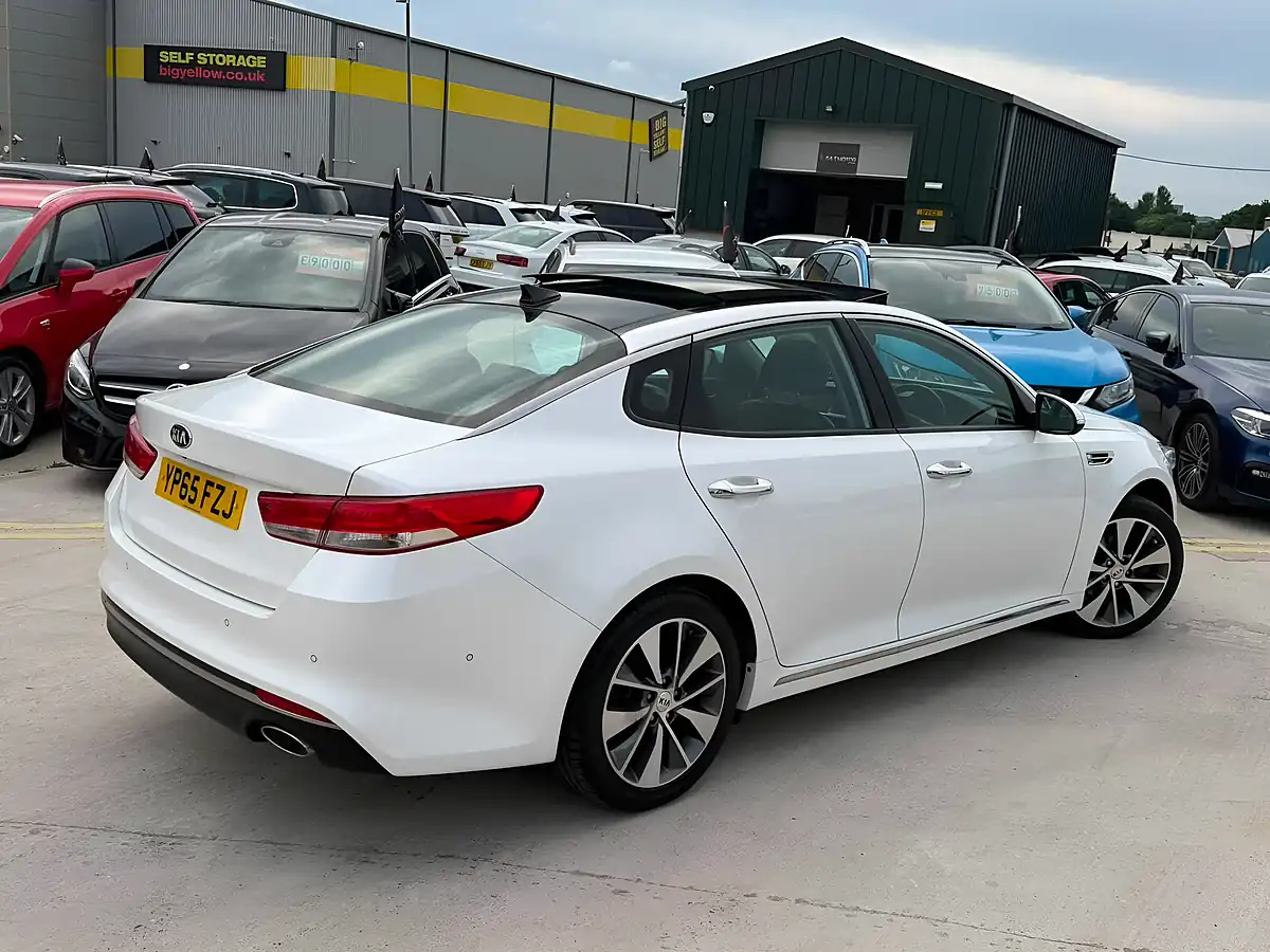 Used 2016 Kia Optima 4 White - Interior and Exterior details 10