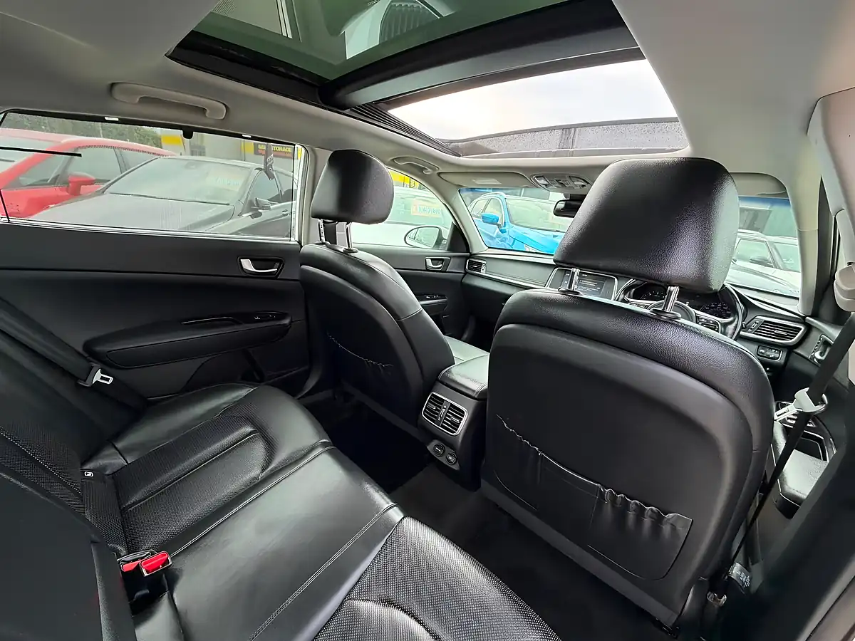 Used 2016 Kia Optima 4 White - Interior and Exterior details 14