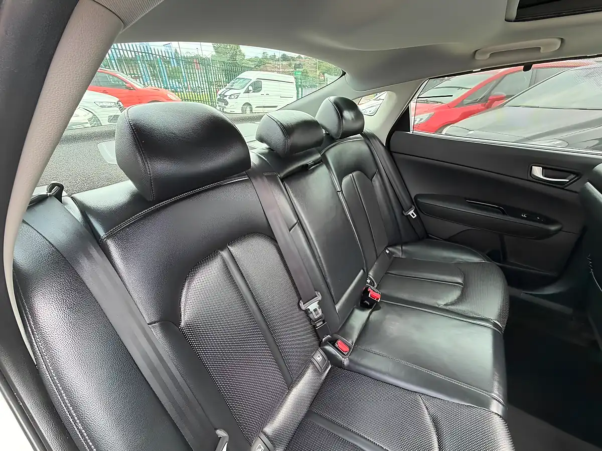 Used 2016 Kia Optima 4 White - Interior and Exterior details 15