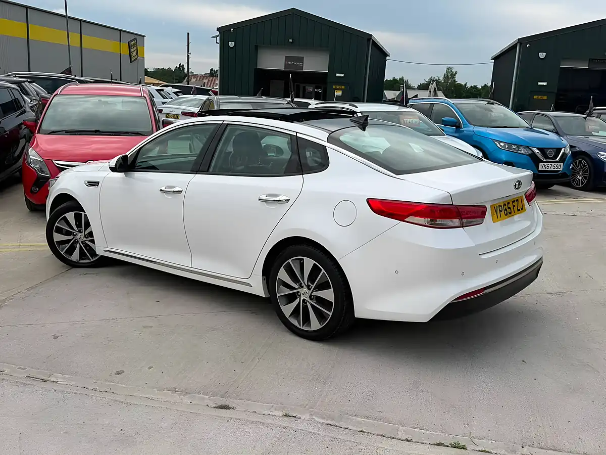 Used 2016 Kia Optima 4 White - Interior and Exterior details 4