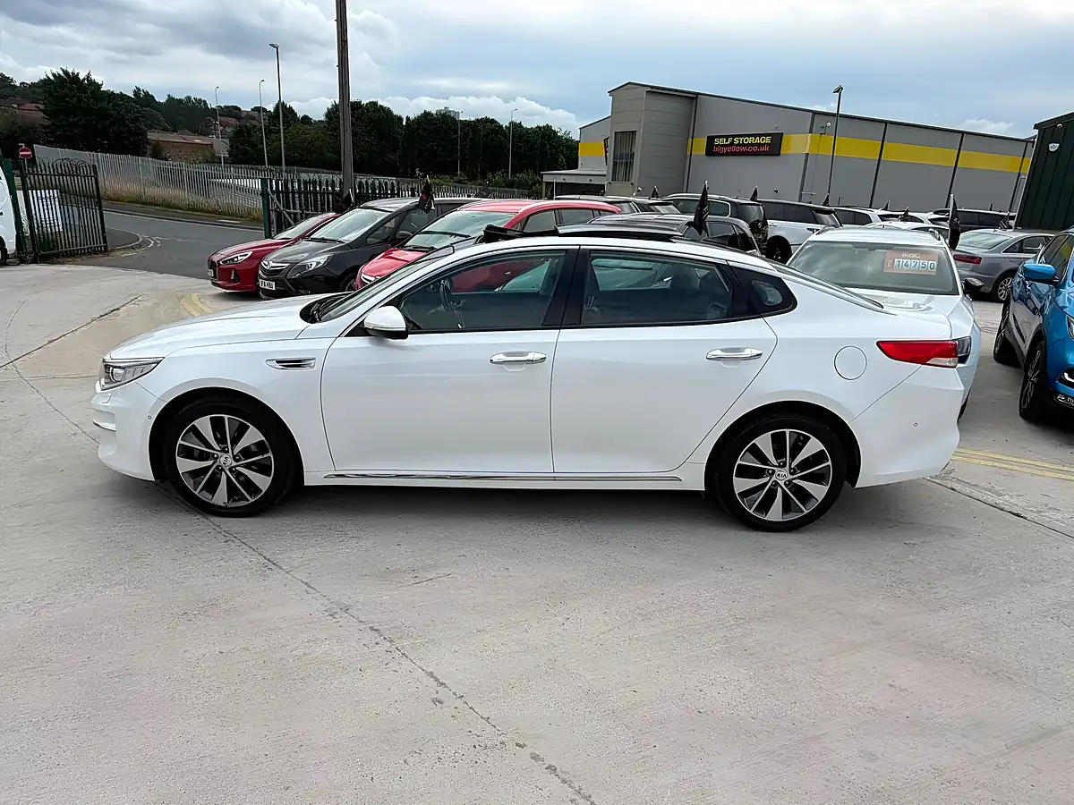 Used 2016 Kia Optima 4 White - Interior and Exterior details 8
