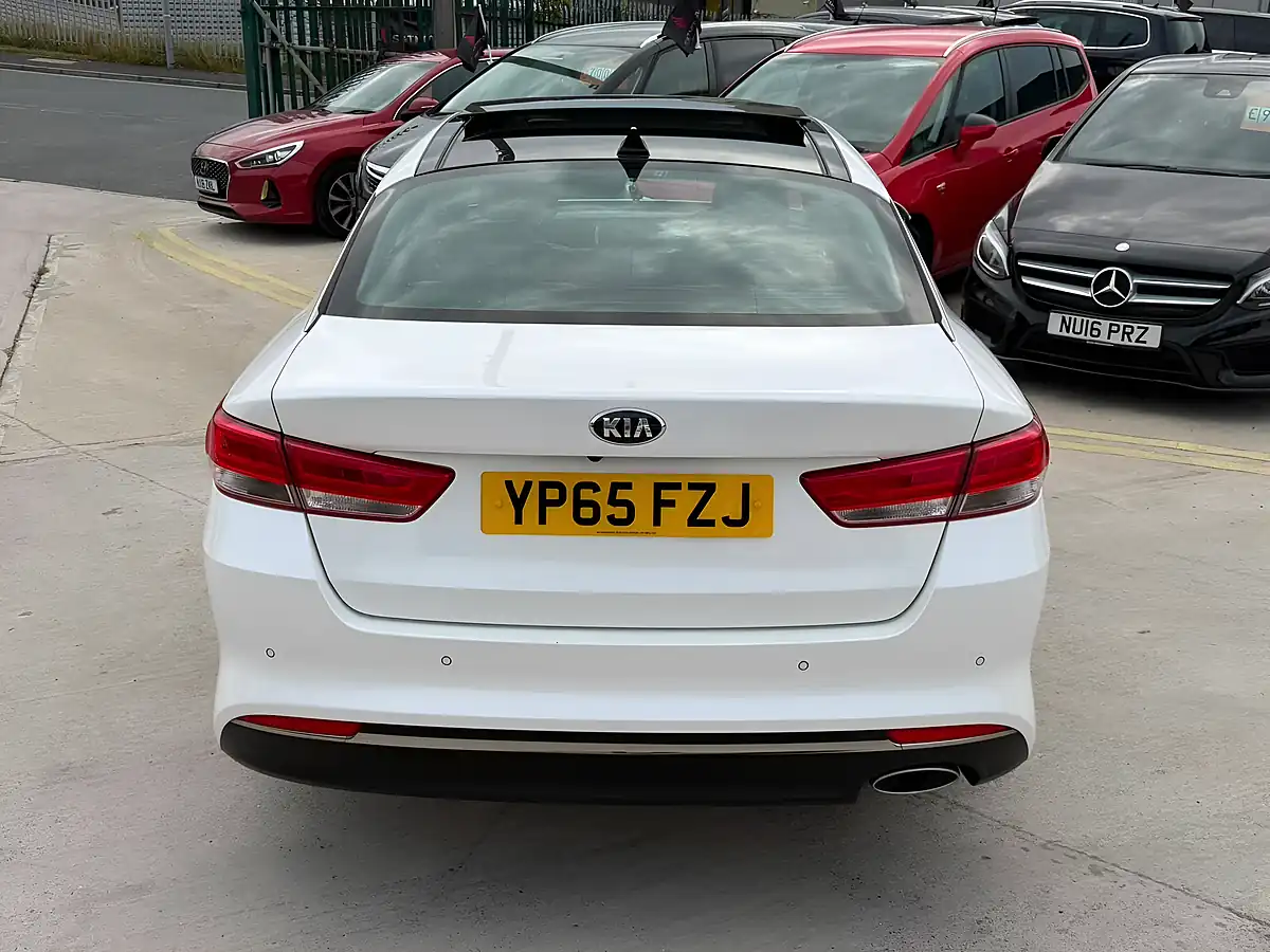 Used 2016 Kia Optima 4 White - Interior and Exterior details 9