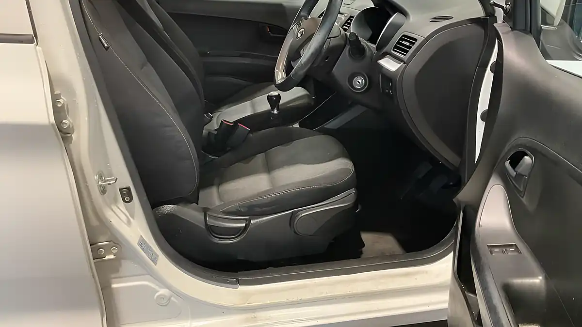 Used 2016 Kia Picanto 1 Air White - Interior and Exterior details 11