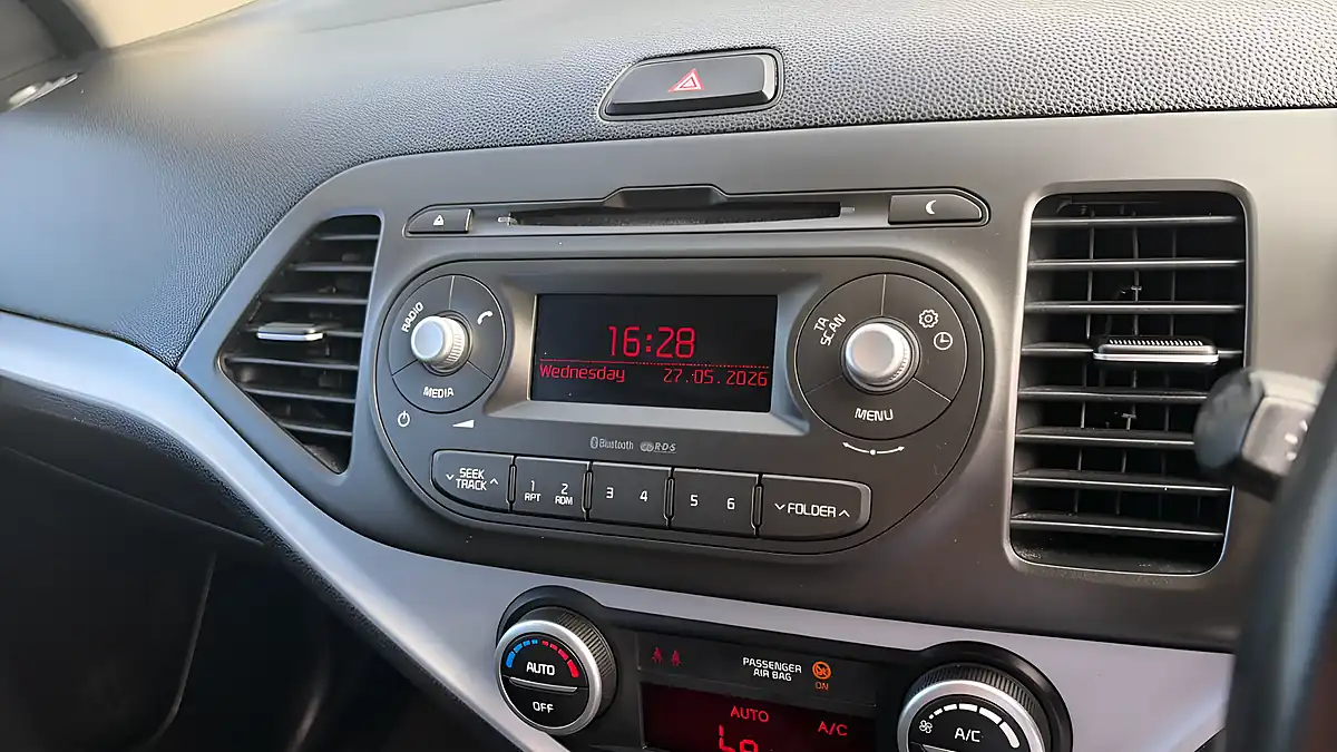 Used 2016 Kia Picanto 2 Silver - Interior and Exterior details 10