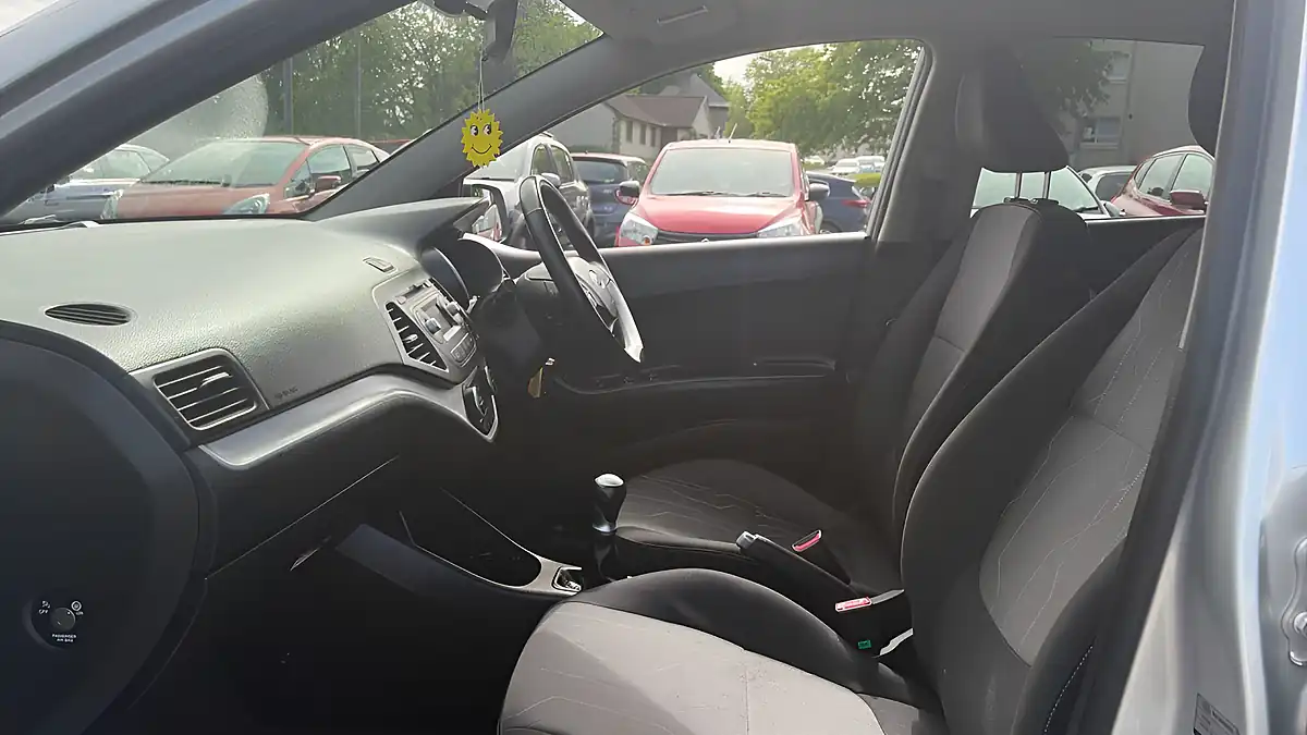Used 2016 Kia Picanto 2 Silver - Interior and Exterior details 6