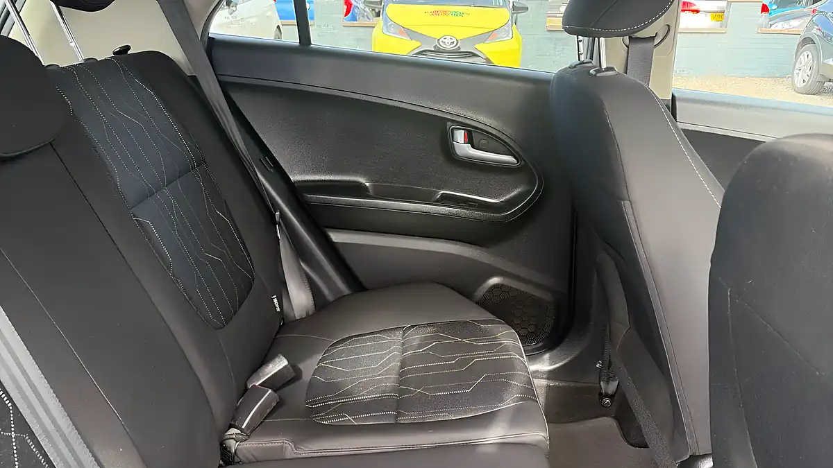 Used 2016 Kia Picanto 2 Silver - Interior and Exterior details 9