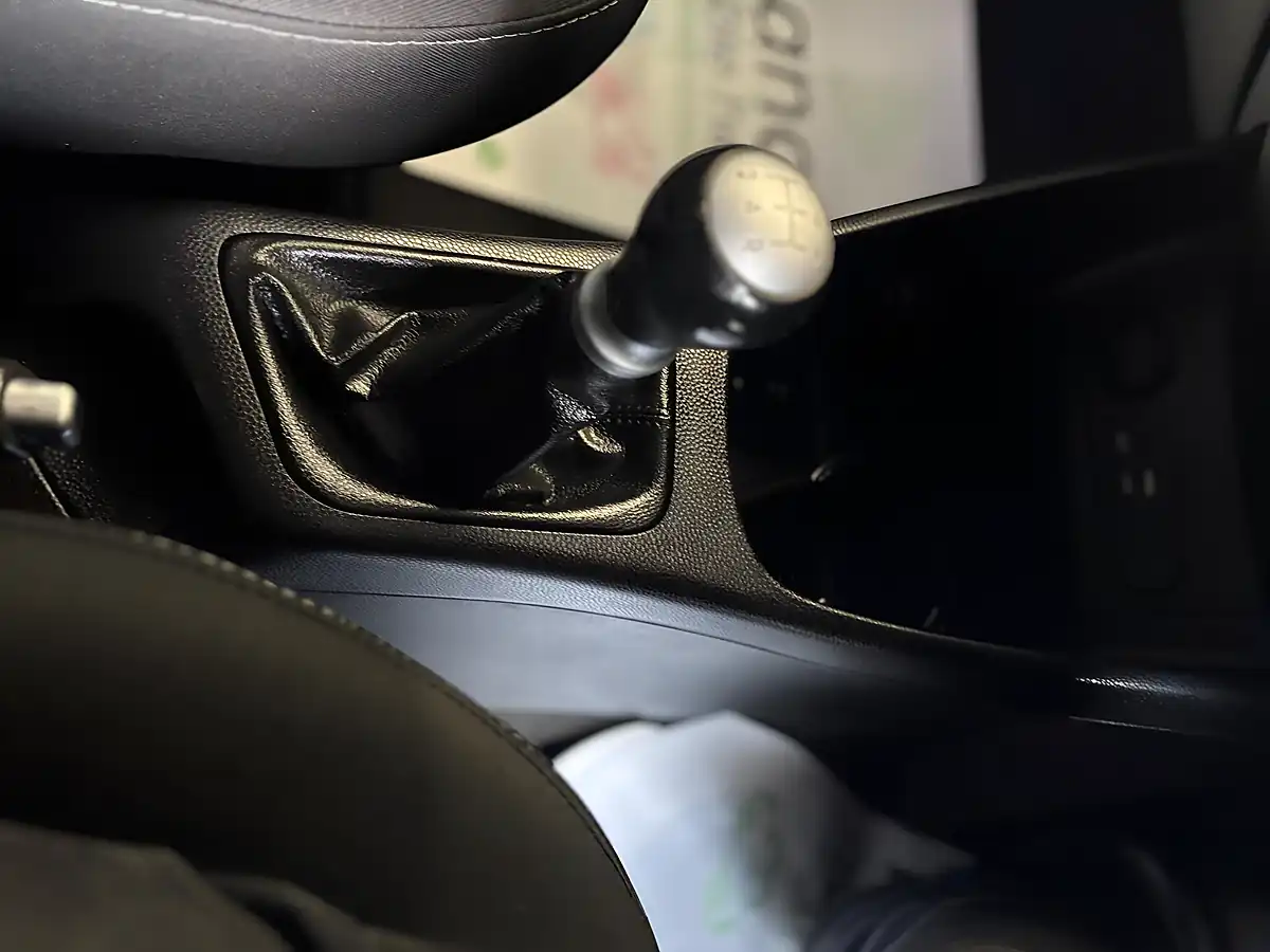 Used 2016 Kia Picanto 3 Snav White - Interior and Exterior details 14