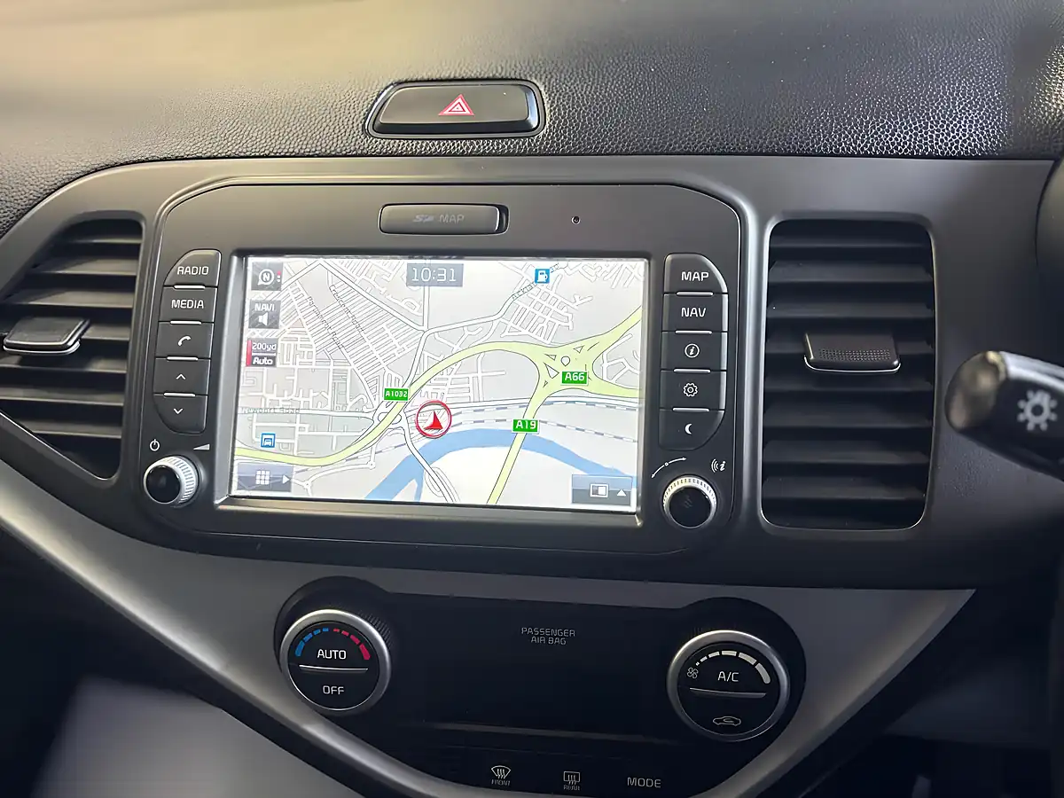 Used 2016 Kia Picanto 3 Snav White - Interior and Exterior details 15